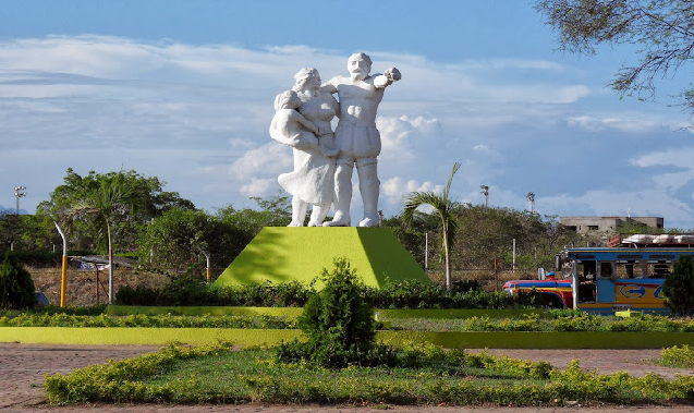 El Monumento a la Raza - Neiva