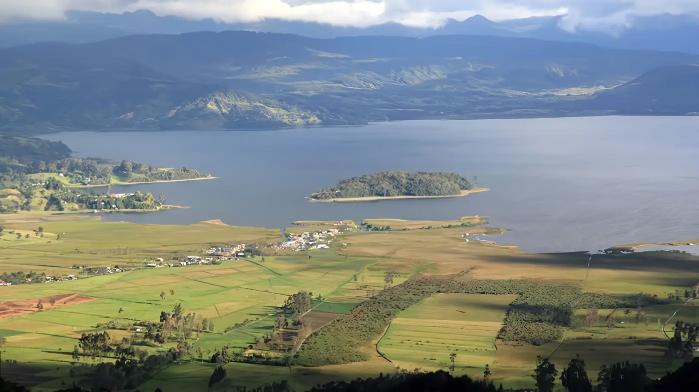 Turismo en la Laguna de la Cocha