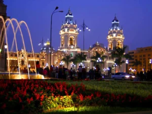 Lima de Noche - Perú