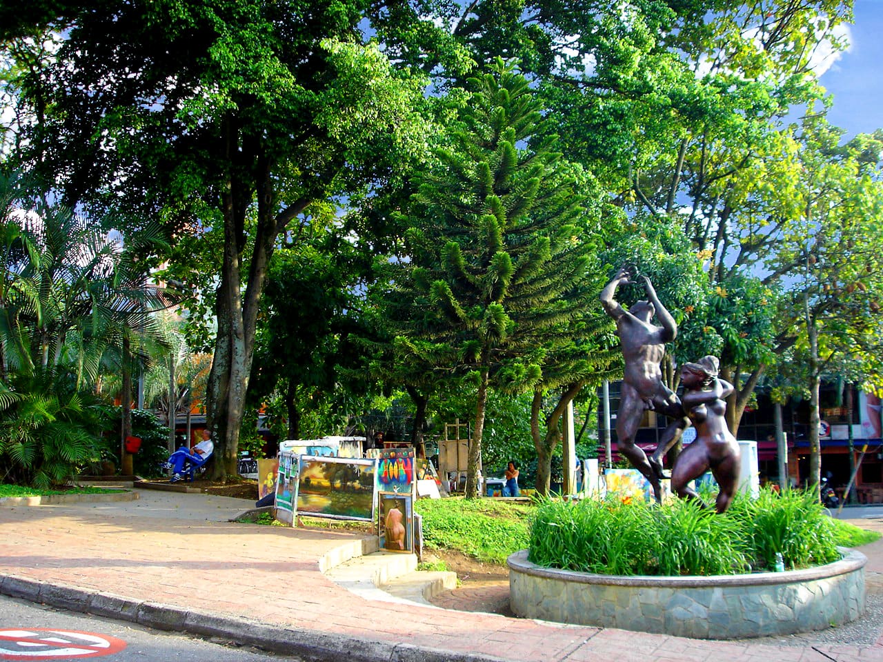 Parque Lleras - Turismo en Medellín - Destinos en Antioquia