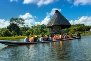 Turismo en el río Amazonas