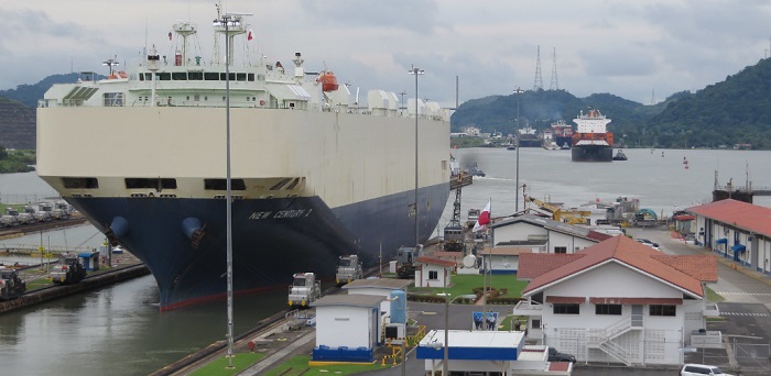 buques por el Canal de Panamá