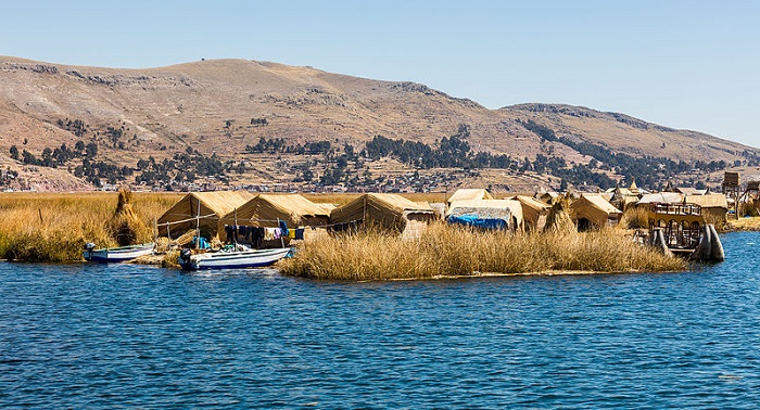 Islas Flotantes de los Uros Lago Titicaca Perú