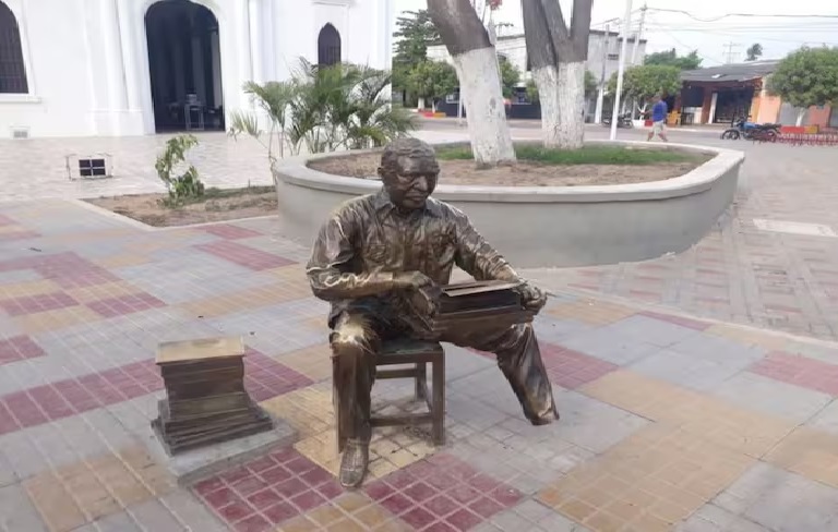 Monumento a Gabriel García Márquez en Aracataca