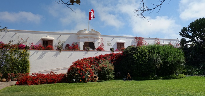 Fachada Museo Larco Lima