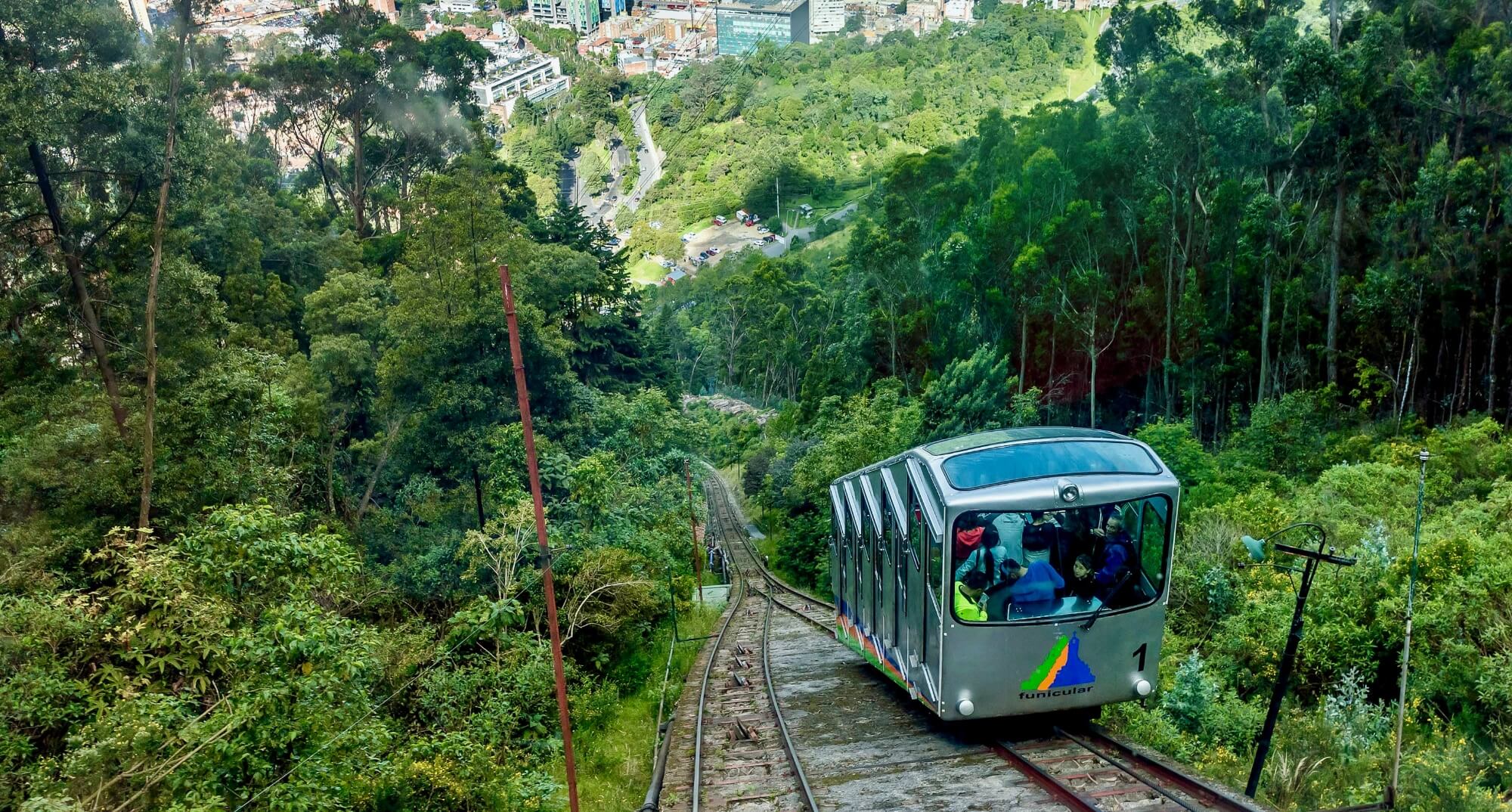 Funicular para subir a Monserrate