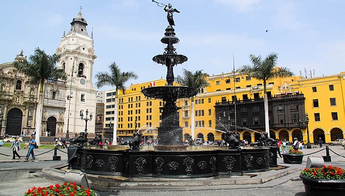  Pileta de la Plaza mayor de Lima