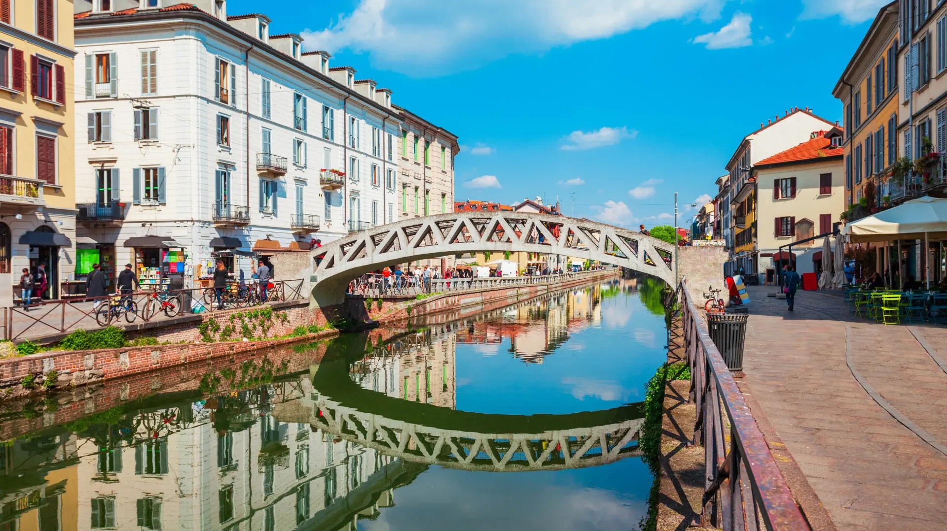 Paseo en barco por los canales de Navigli