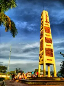 Obelisco en Puerto López