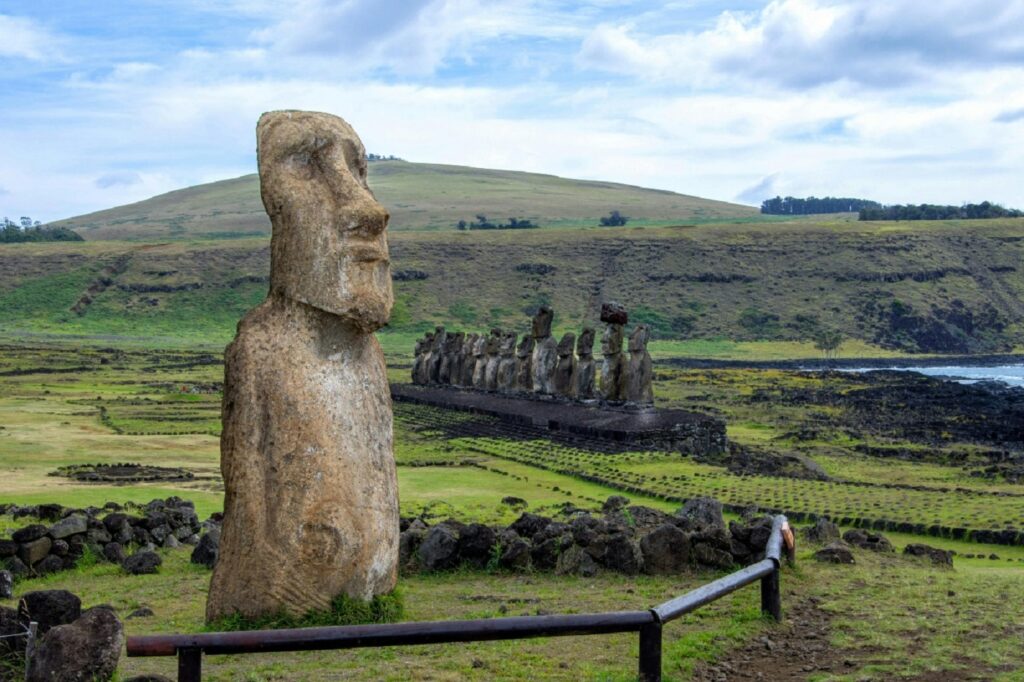 Misterios de Isla de Pascua: moáis y cultura ancestral